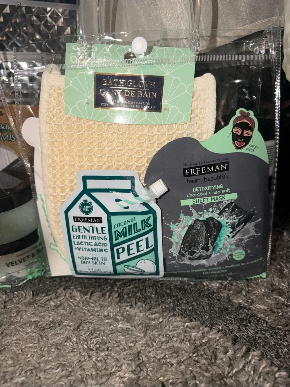 Bergamot & Amberwood Bath & Body Gift Set - Green & Yellow